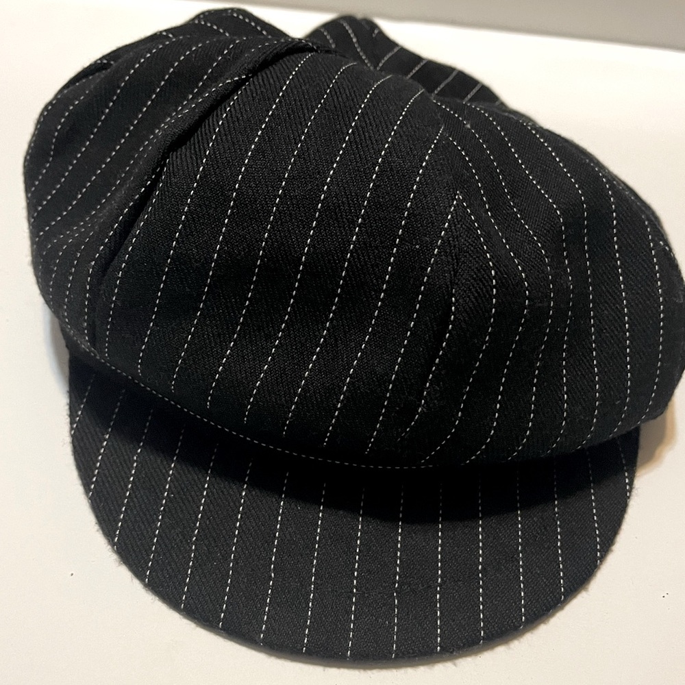 Women’s Black & White pen stripe Newsboy Hat.